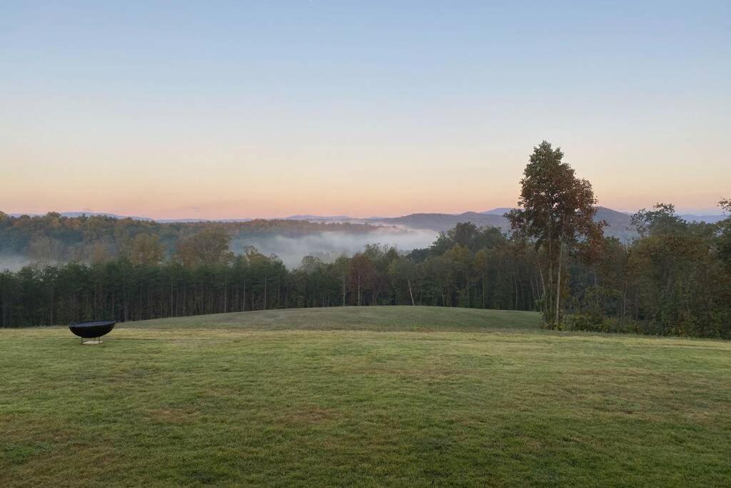 A Suite With A View + Wine Mount Airy Exterior foto